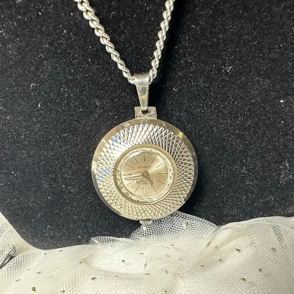 Vintage Silver tone La Petite pendant watch necklace.battery is not included - Picture 13 of 15